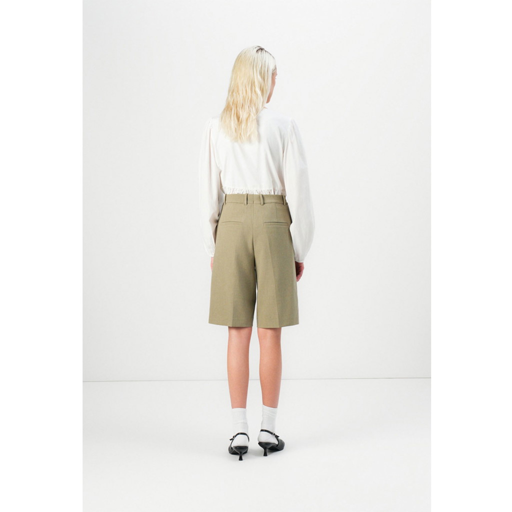 Selected Bermuda-Rita Shorts in Grün von Selected Model hinten