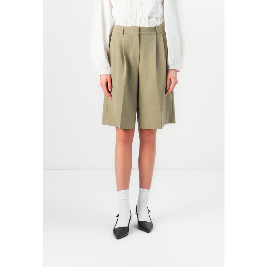 Selected Bermuda-Rita Shorts in Grün von Selected Model vorne