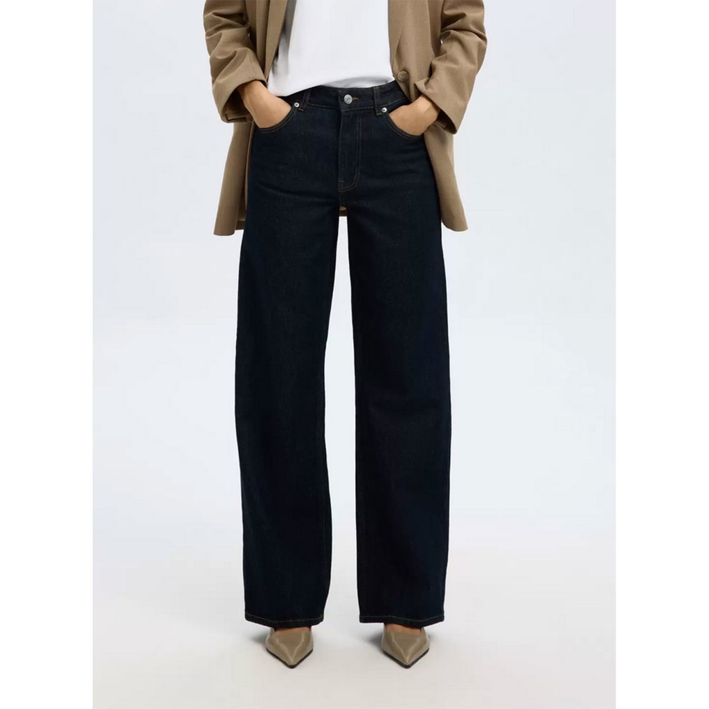Selected Wide Bea-Kori Jeans in Dunkelblau von Selected Model vorne
