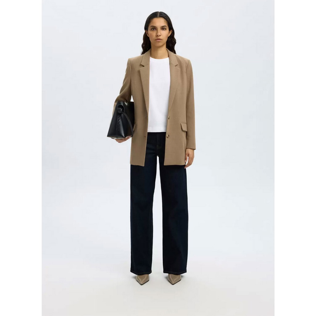 Selected Wide Bea-Kori Jeans in Dunkelblau von Selected Model vorne