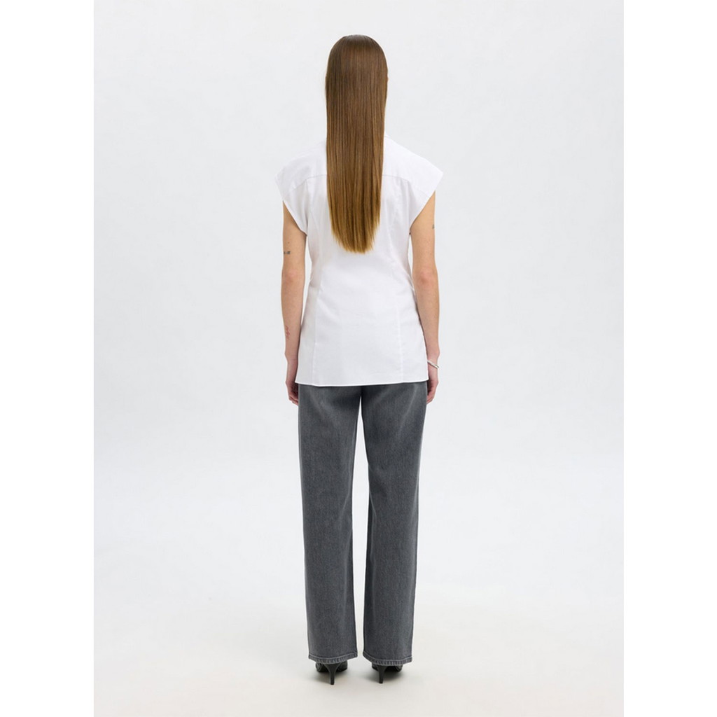 Selected Fina Bluse in Weiss von Selected Femme Model hinten