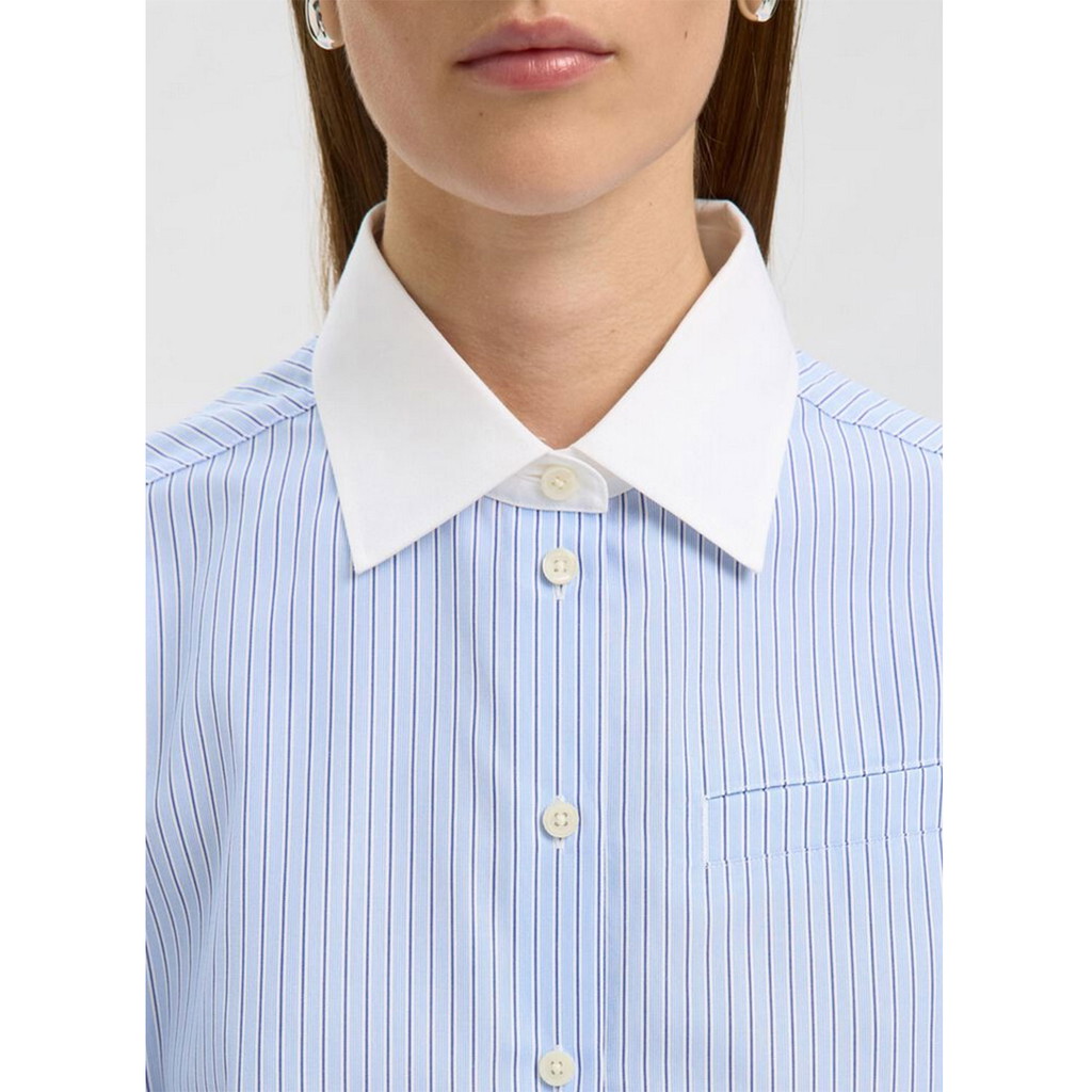Selected Ilina Hemdbluse in Blau gestreift von Selected Model Detail