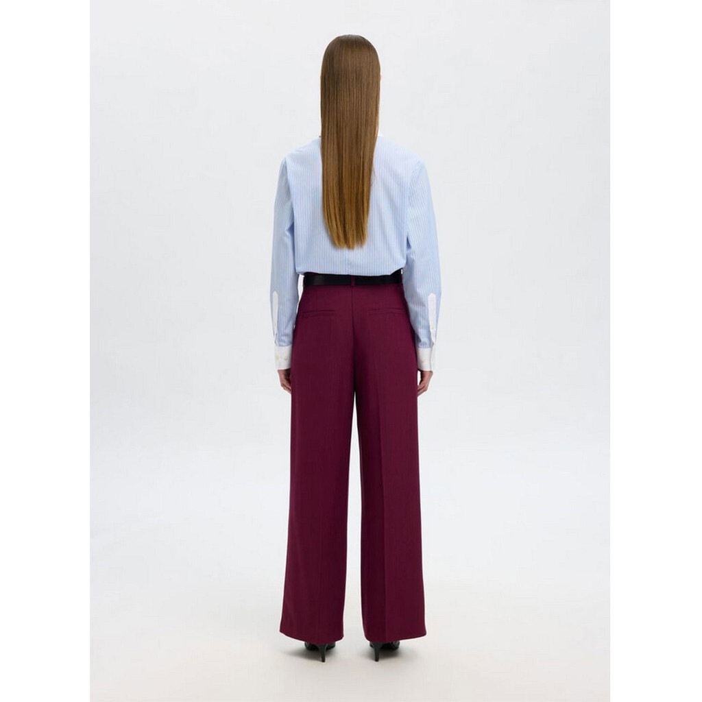 Selected Ilina Hemdbluse in Blau gestreift von Selected Model hinten